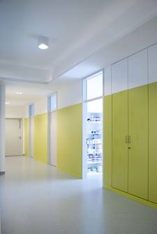 "Saaleklinik I" | Chirurgische Praxis - Innenraumplanung (Bild 11/13)