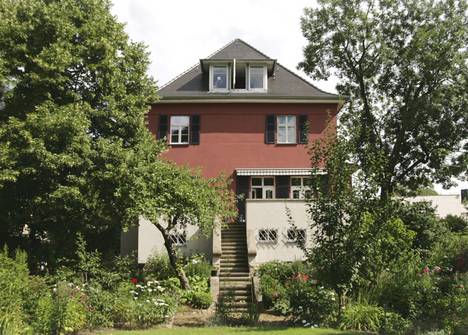"Rotes Haus" | Zweifamilienhaus - Sanierung + Umbau