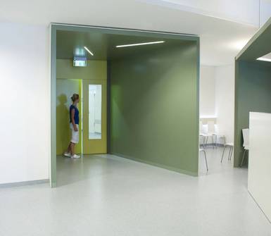 "Saaleklinik I" | Chirurgische Praxis - Innenraumplanung (Bild 2/13)